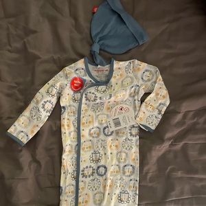 NWT Magnetic me gown and matching hat size NB-3 months
